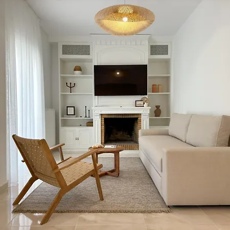Апартаменты Luxury Downtown Guya