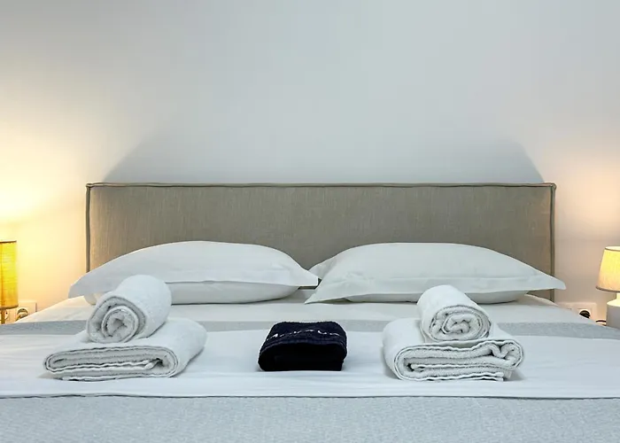 Апартаменты Luxury Downtown Guya